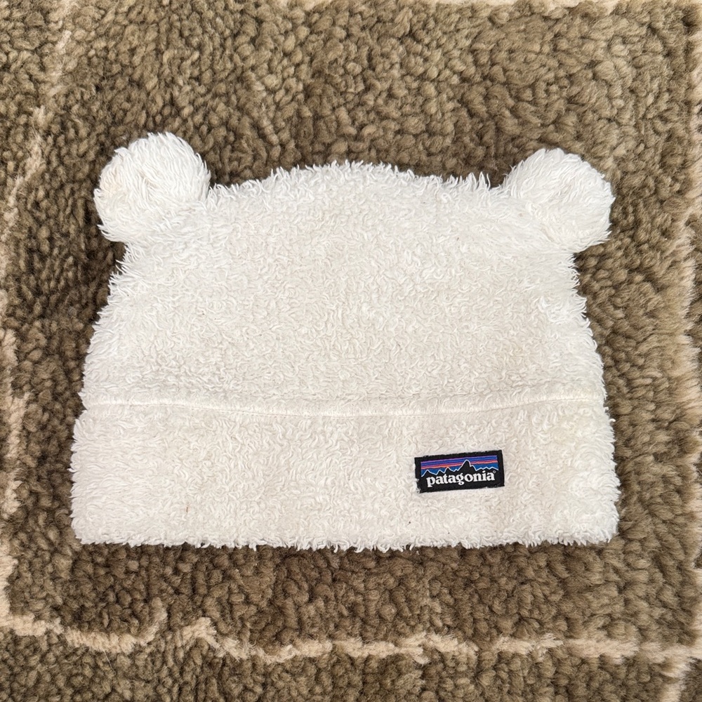 Patagonia White Fuzzy Kids Hat